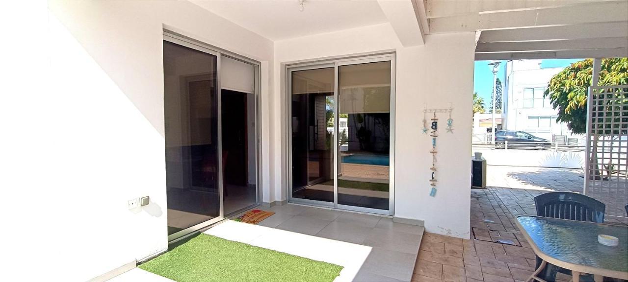 Colonial Villa 32 ペルボニア エクステリア 写真