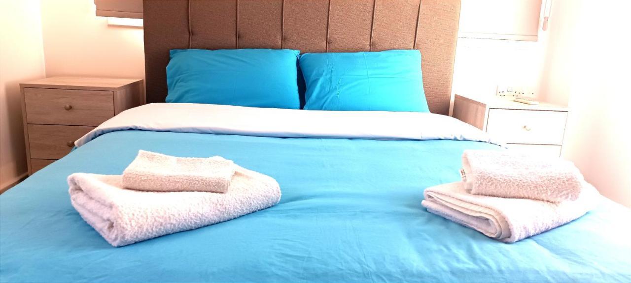 Colonial Villa 32 ペルボニア エクステリア 写真