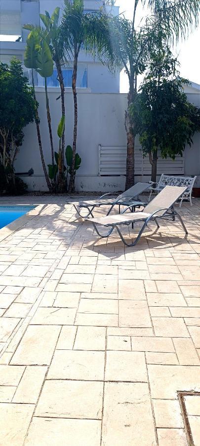 Colonial Villa 32 ペルボニア エクステリア 写真