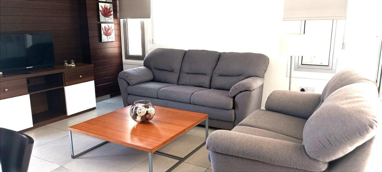 Colonial Villa 32 ペルボニア エクステリア 写真