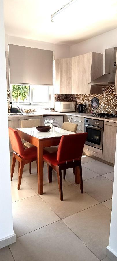 Colonial Villa 32 ペルボニア エクステリア 写真