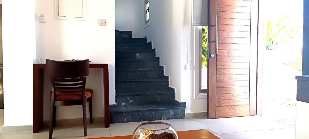 Colonial Villa 32 ペルボニア エクステリア 写真