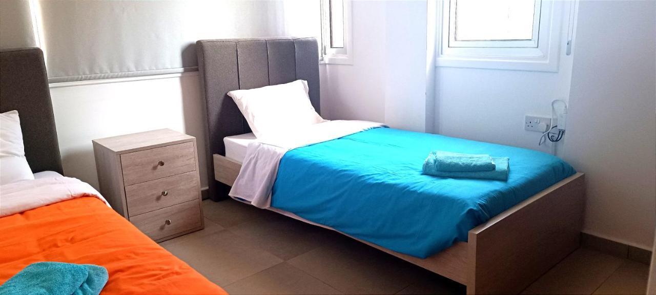 Colonial Villa 32 ペルボニア エクステリア 写真