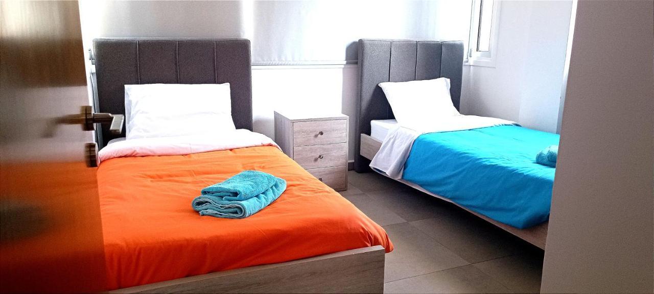 Colonial Villa 32 ペルボニア エクステリア 写真